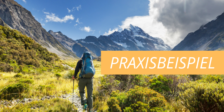 Symbolbild Praxisbeispiel Schriftzug und Bild wnadernder Mann von hinten