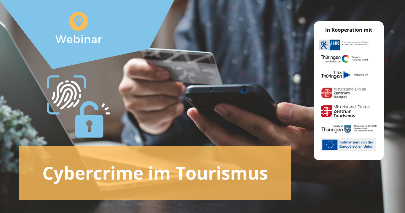 Hand mit Smartphone und Kreditkarte. Text: Cybercrime im Tourismus