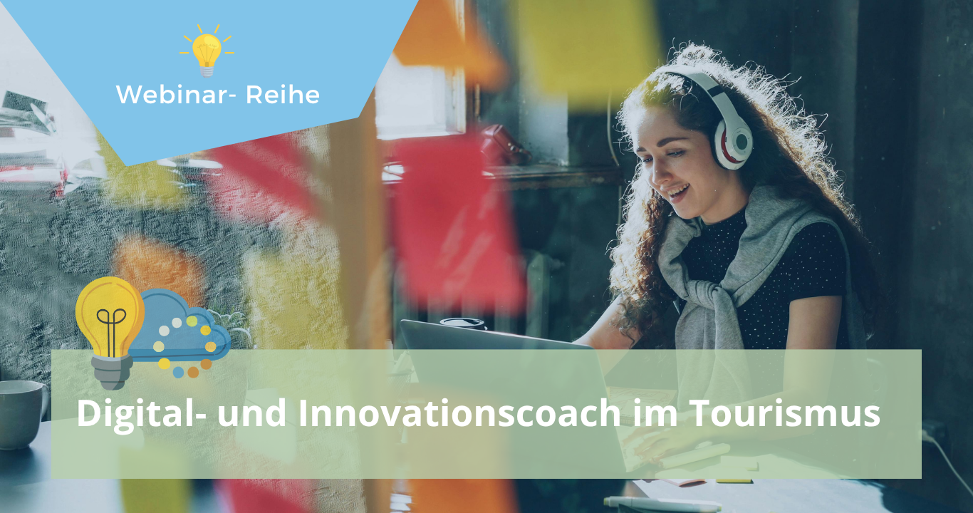 Frau mit Kopfhörern am Computer, Symbolbild Webinarreihe